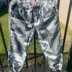 ((Supreme Michelangelo Pant ))Supreme Black and Gray Graphic Pants size S